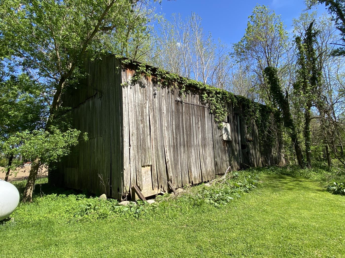 https://www.ohiovalleybarnsalvage.com/images/Historic Scott Salvaged Barn Frame - Your Source For Tree Trunk Slices
