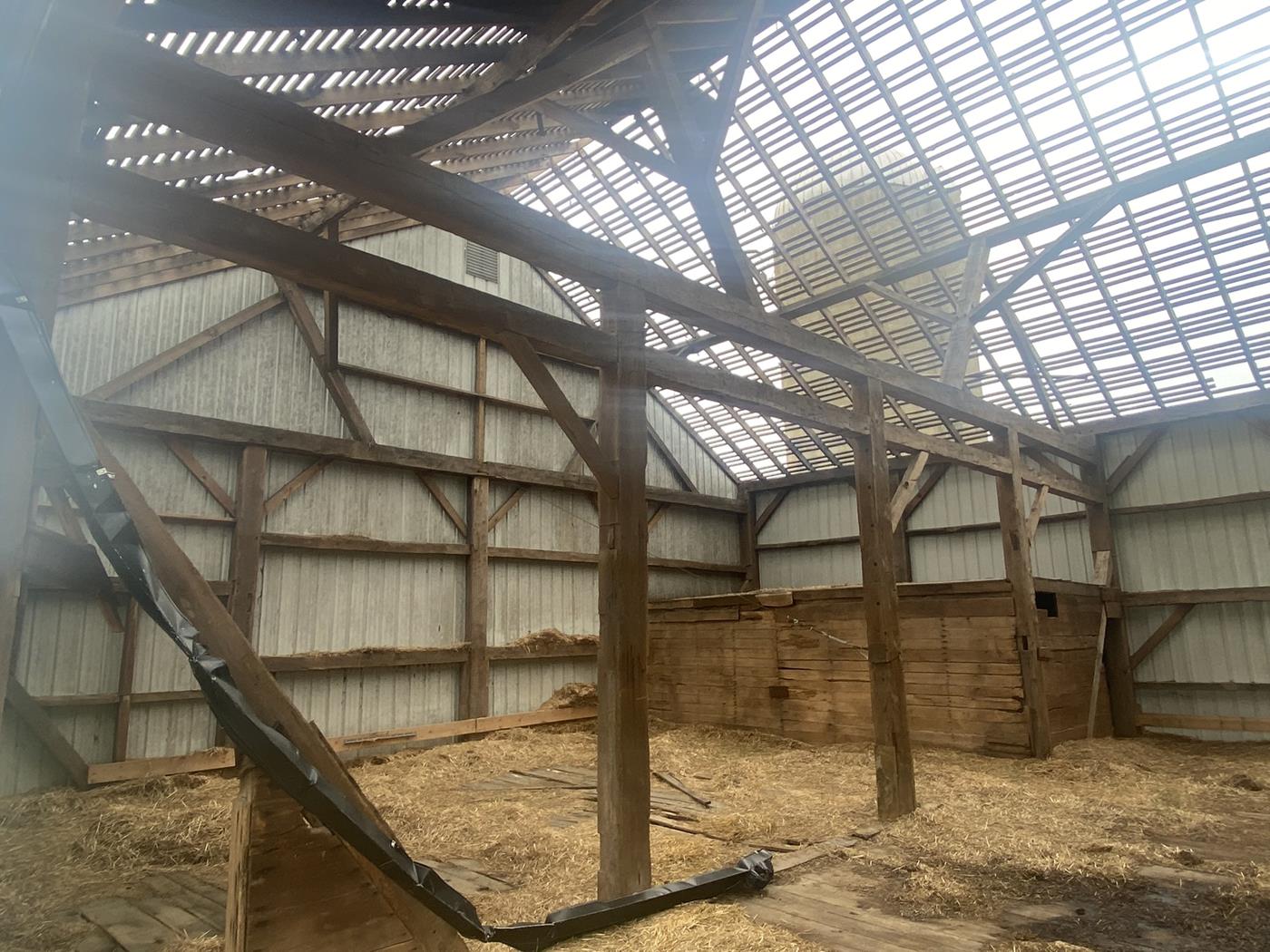 https://www.ohiovalleybarnsalvage.com/images/Mast Barn Frame Ohio Valley Salvage
