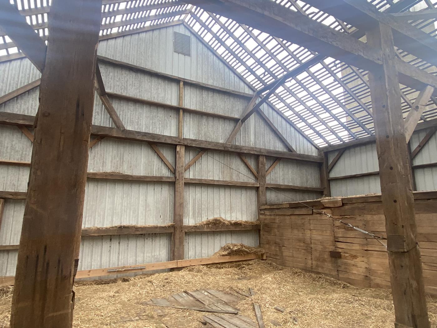 https://www.ohiovalleybarnsalvage.com/images/Mast Barn Frame Ohio Valley Salvage - Your Source For Tree Trunk Slices
