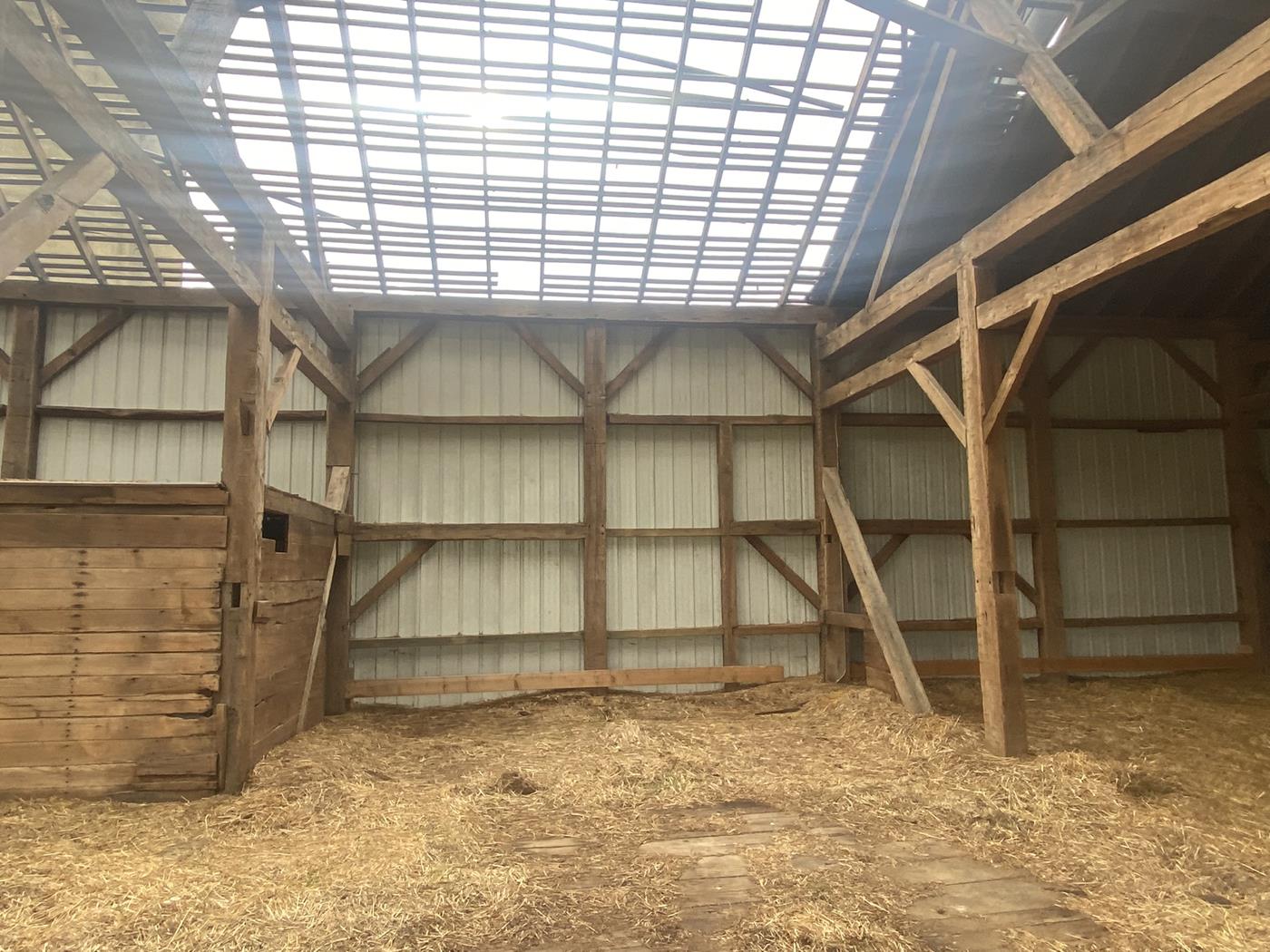 https://www.ohiovalleybarnsalvage.com/images/Mast Barn Frame Ohio Valley Salvage - Your Source For Repurposed Wall Cladding