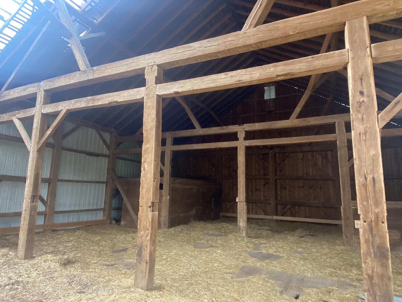 https://www.ohiovalleybarnsalvage.com/images/Mast Barn Frame Ohio Valley Salvage - Your Source For Hand-Hewn Two-Sided Sleepers